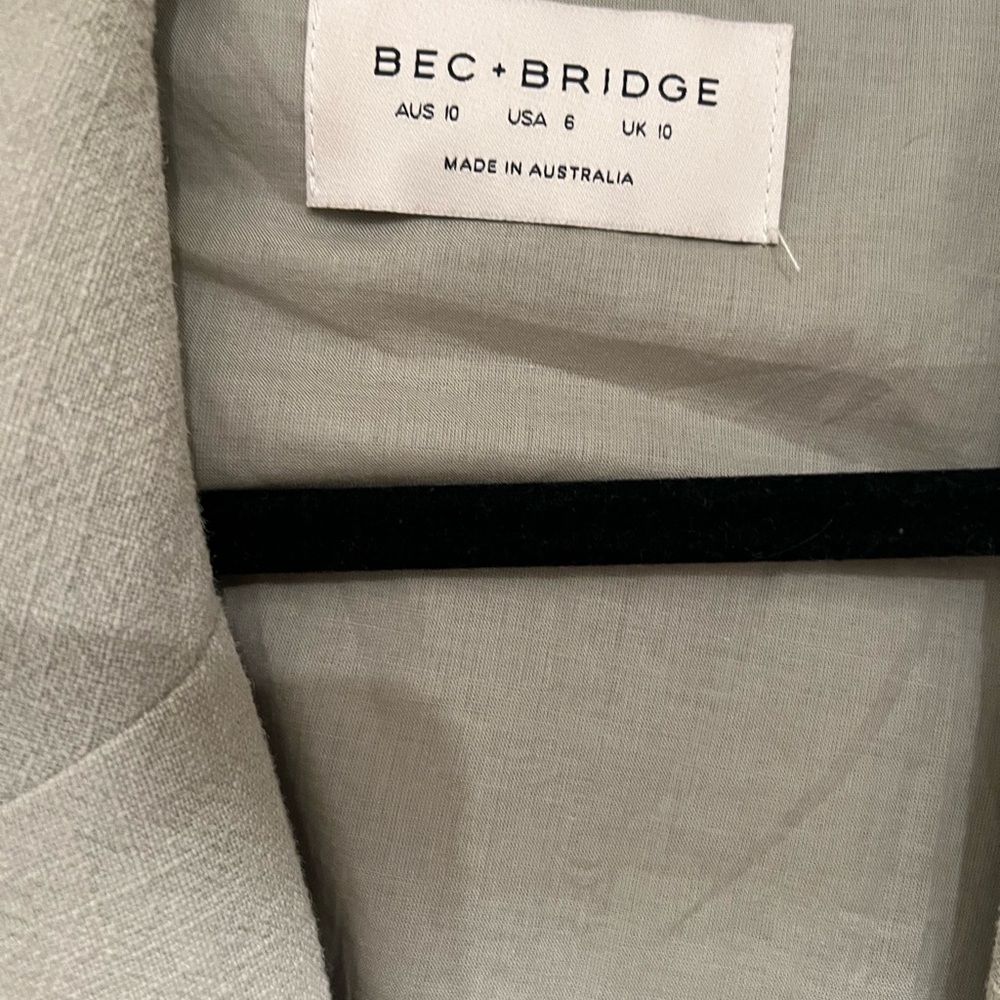 Bec + Bridge Anya Blazer in Light Khaki - Picture 3 of 7